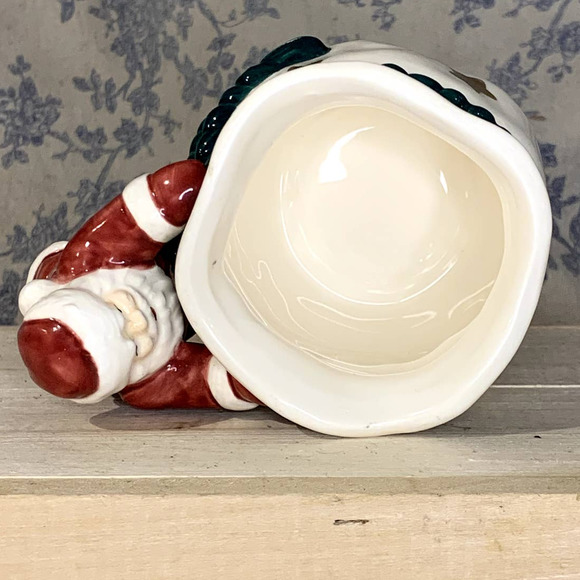 Vintage Hand-Painted R. H. Macy & Co Santa Sack Christmas Mug - Picture 6 of 7